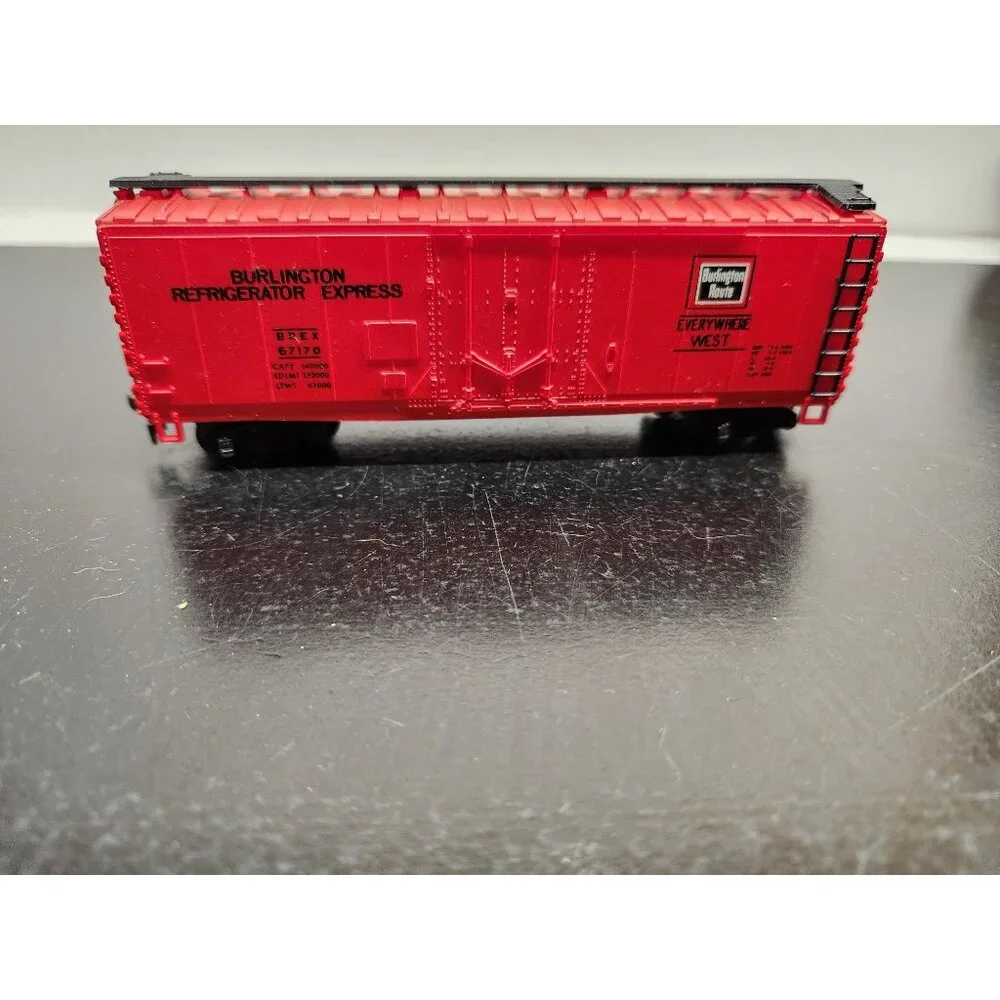 Burlington Refrigerator Express‎ Everywhere West Train Car HO Scale
